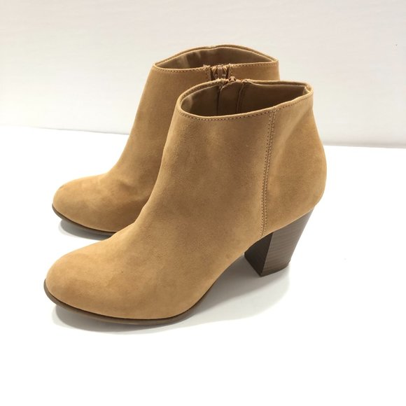 Old Navy tan suede ankle high bootie block heel Side zip Woman's size 9 - Picture 3 of 11